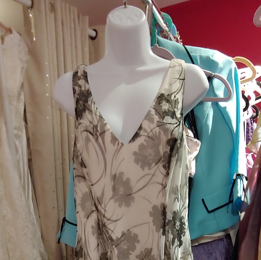 Casual/ Elegant Grey and white Floral Dress